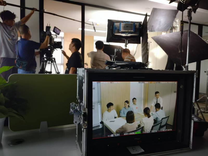 北林区TVC拍摄公司：科技产品视觉化大师，诠释未来感与功能美学